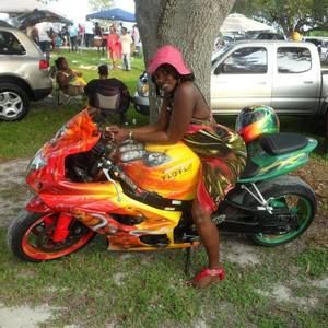 Meet your Posher, Maxine